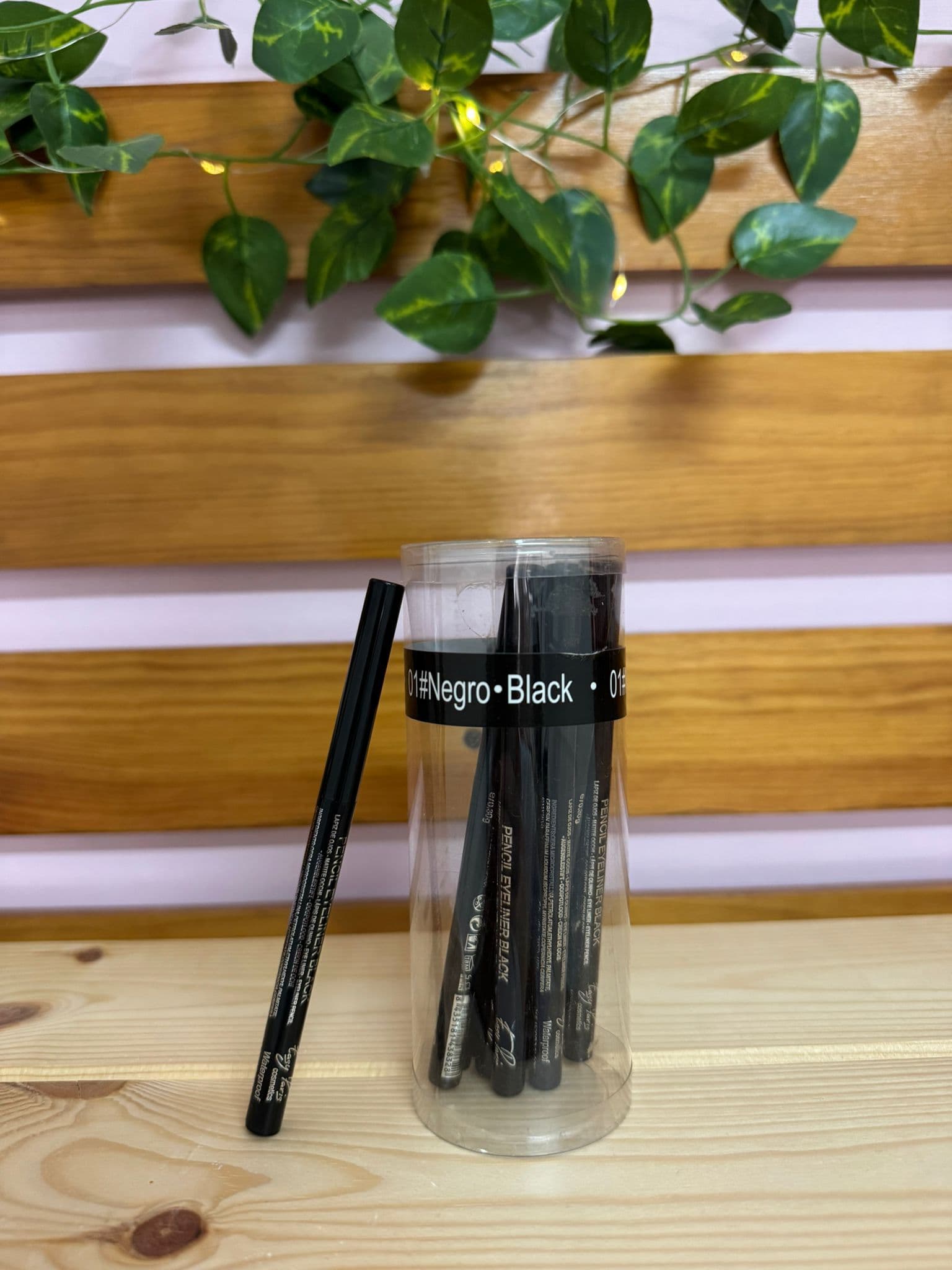 Lapiz de ojos negro crema